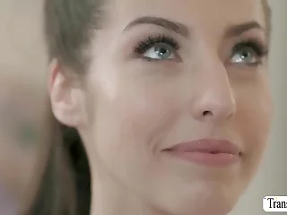 Professional masseuse fucked by her favorite client